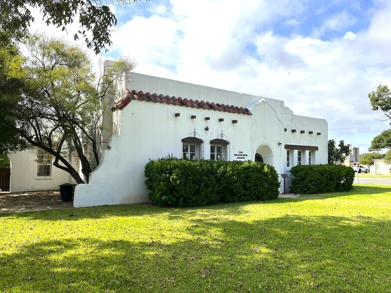 233 W Twohig Ave, San Angelo, TX à vendre - Photo du bâtiment - Image 2 de 15