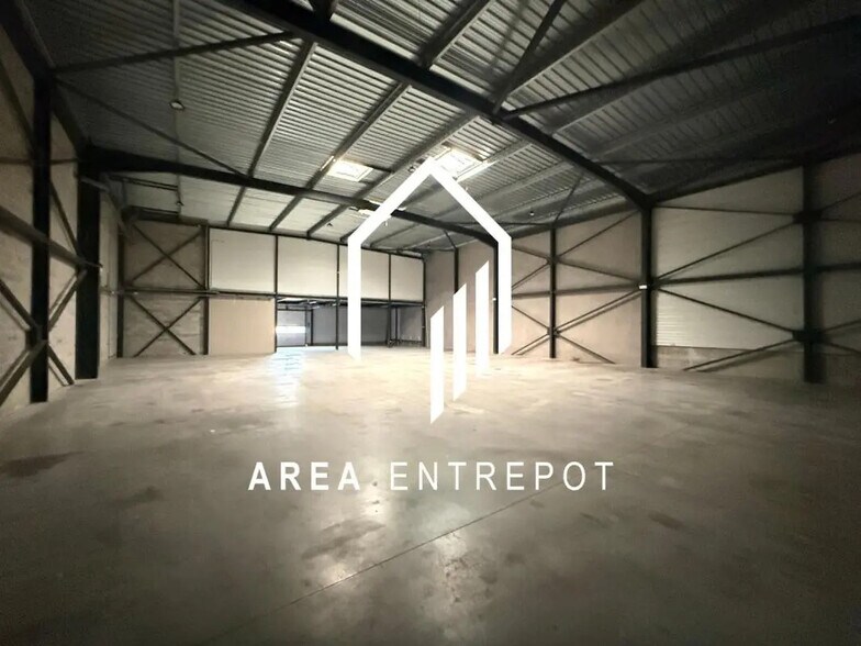 Flex in Aix-en-Provence for lease - Interior Photo - Image 2 of 7