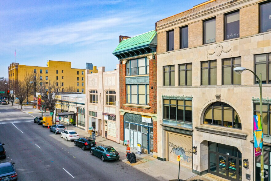 213 E Broad St, Richmond, VA à louer - Photo du bâtiment - Image 3 de 25