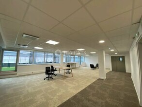 Office in Issy-les-Moulineaux for lease Interior Photo- Image 2 of 6