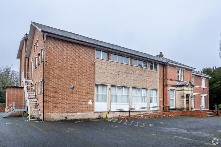 211 Tettenhall Rd, Wolverhampton for lease - Primary Photo - Image 1 of 6