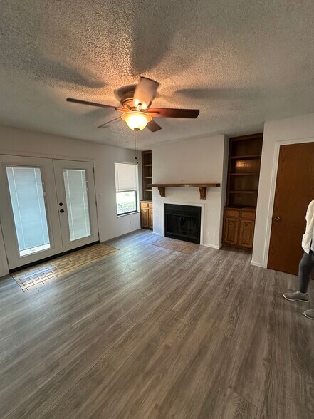 1300-1320 N Rockwell Ave, Oklahoma City, OK à vendre - Photo du bâtiment - Image 3 de 12