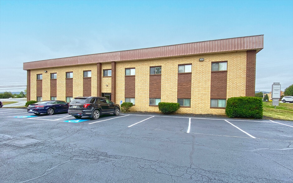 3544 N Progress Ave, Harrisburg, PA for lease - Building Photo - Image 1 of 4