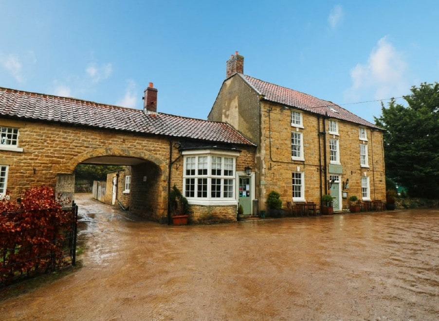 Pickering Rd, Scarborough for sale Primary Photo- Image 1 of 5