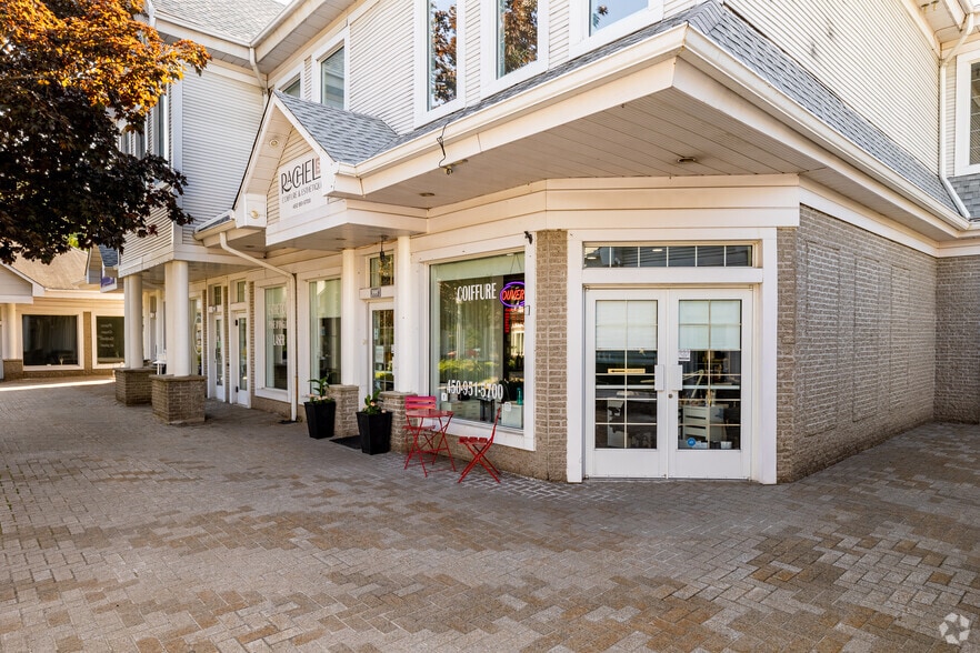 395 Ch De La Grande-Côte, Rosemère, QC for lease - Building Photo - Image 3 of 6