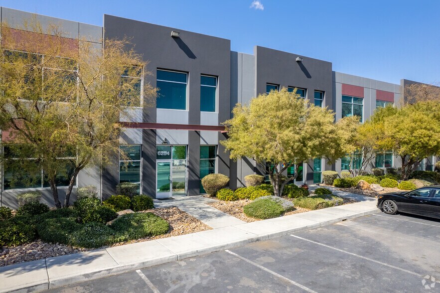 6264-6292 E Tropical Pky, Las Vegas, NV à louer - Photo du bâtiment - Image 2 de 4