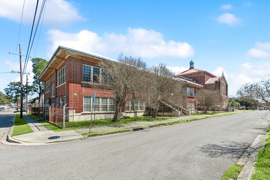 1901-1927 Saint Roch Ave, New Orleans, LA à vendre - Photo du bâtiment - Image 1 de 5