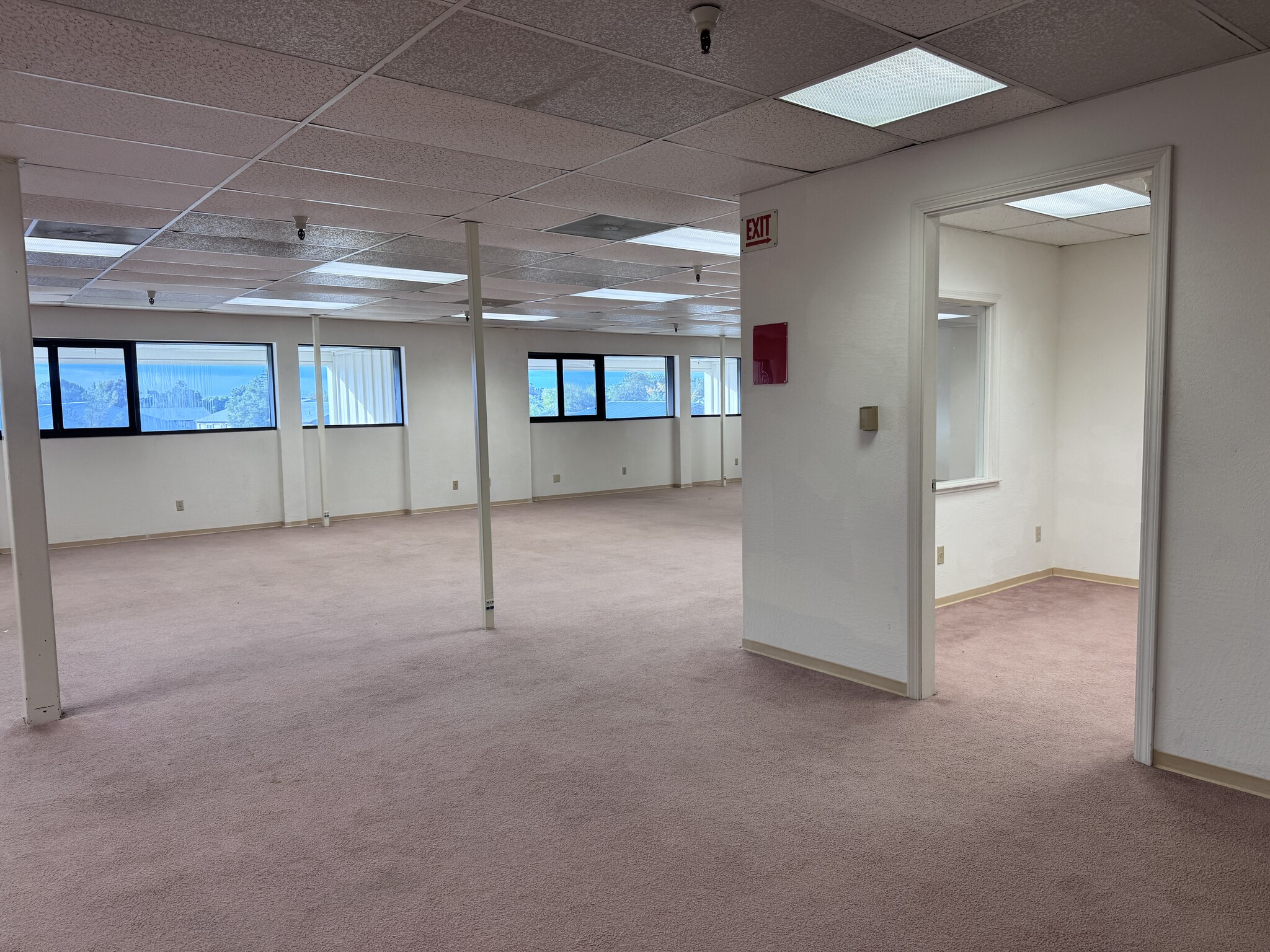 4300-4356 Caterpillar Rd, Redding, CA for lease Interior Photo- Image 1 of 12