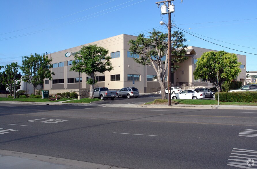 525 S Douglas St, El Segundo, CA à louer - Photo du bâtiment - Image 3 de 22