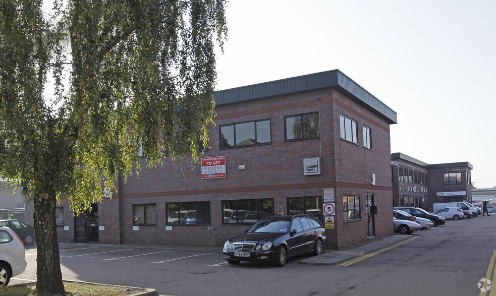 Manor Royal, Crawley for lease - Primary Photo - Image 1 of 6