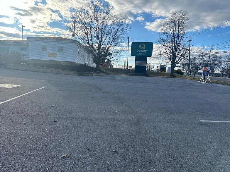 2550 E Market St, York, PA for lease - Building Photo - Image 3 of 6