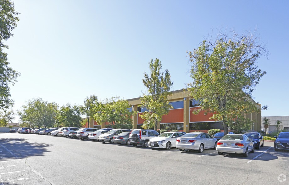 1300 White Oaks Rd, Campbell, CA à vendre - Photo du bâtiment - Image 2 de 12