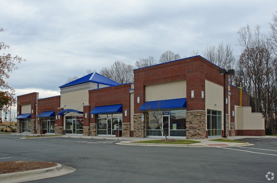2538-2546 Somerset Center Dr, Winston-Salem, NC à louer - Photo du bâtiment - Image 2 de 19