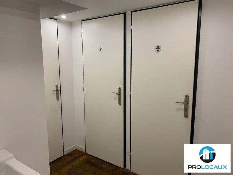 Office in Grenoble for lease - Interior Photo - Image 3 of 12