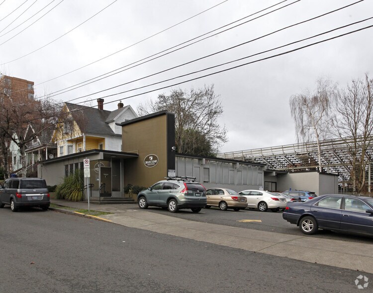 1717 SW Madison St, Portland, OR for lease - Primary Photo - Image 1 of 6