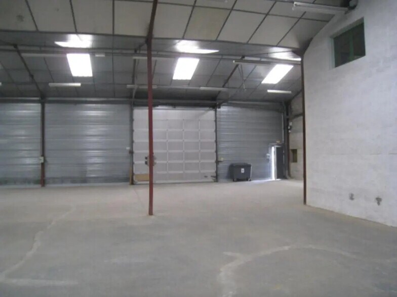 Flex in Gennevilliers for lease - Interior Photo - Image 3 of 4