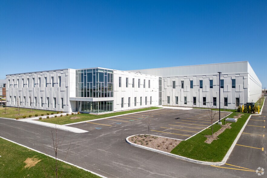 7300 Ch De La Côte-De-Liesse, Saint-Laurent, QC à louer - Photo du bâtiment - Image 2 de 5