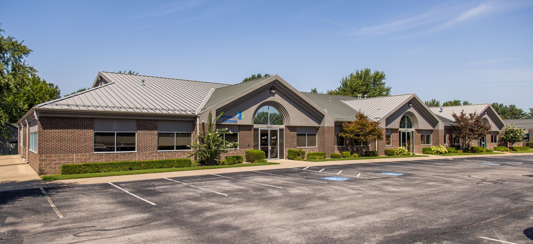 1700 SW Commerce Dr, Bentonville, AR for lease Building Photo- Image 1 of 1