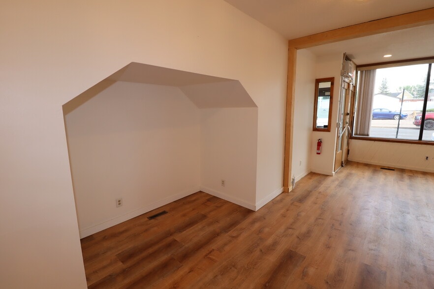 309 Main St E, Ashland, WI for lease - Building Photo - Image 3 of 13