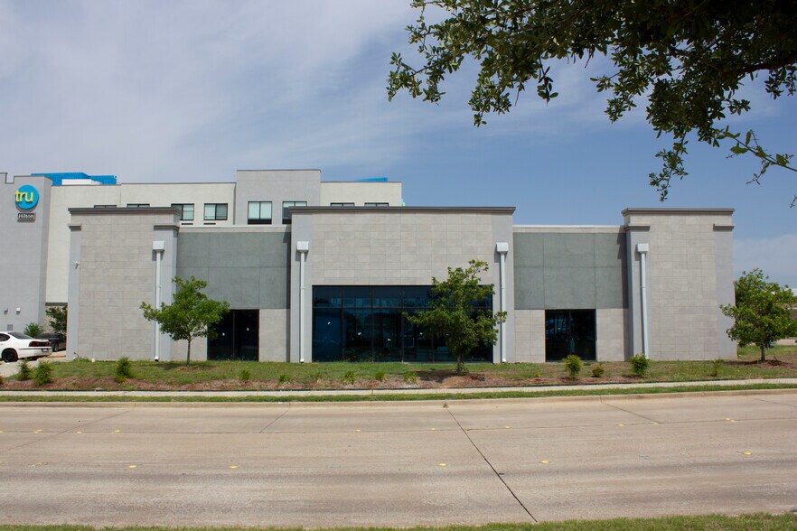 5035 N President George Bush Hwy, Garland, TX à vendre - Photo du bâtiment - Image 3 de 8