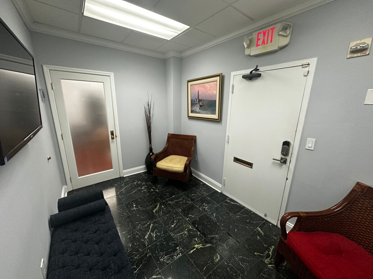 3800 S Ocean Dr, Hollywood, FL 33019 - Unit 217 - - Interior Photo - Image 1 of 9