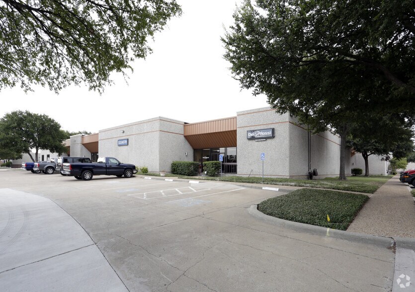 1110 Collins Blvd E, Richardson, TX à louer - Photo du bâtiment - Image 3 de 20
