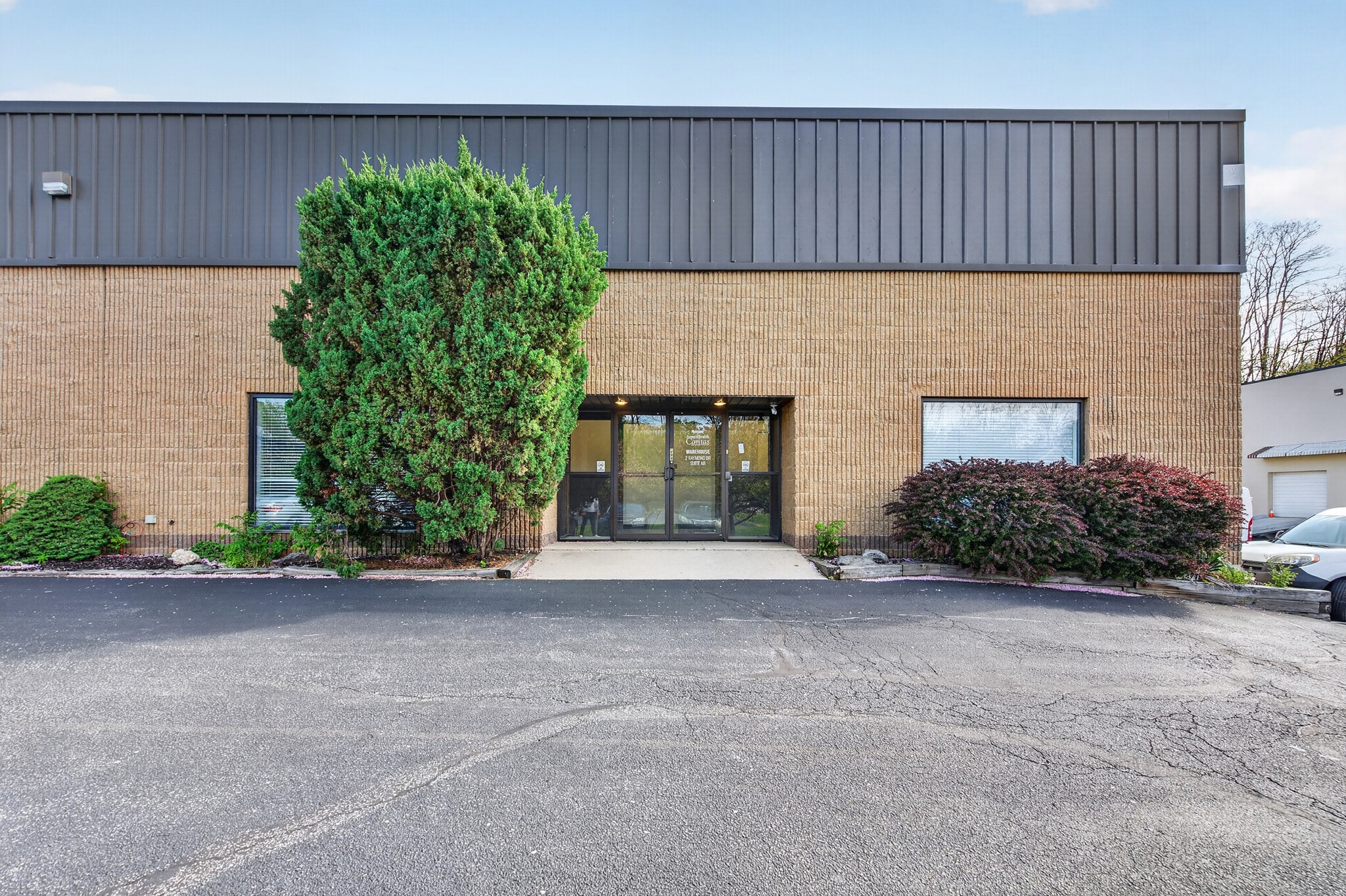 2 Raymond Dr, Havertown, PA for lease Interior Photo- Image 1 of 19