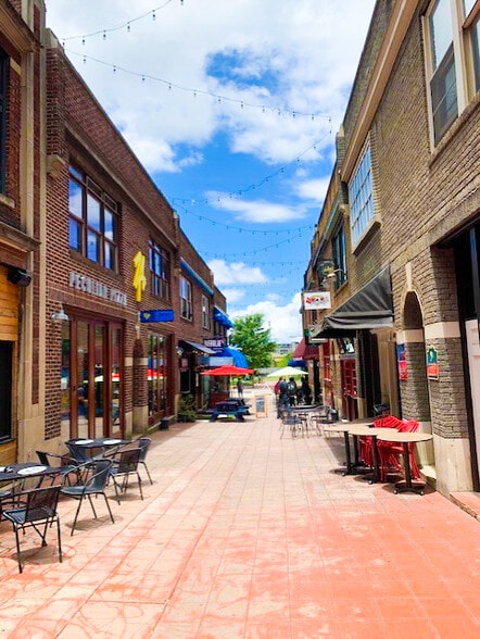 125-137 Brevard Ct, Charlotte, NC à louer - Photo du bâtiment - Image 2 de 6