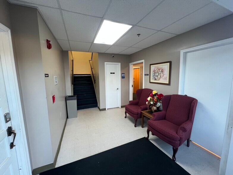 6714 Highway 85, Riverdale, GA à vendre - Hall d’entrée - Image 3 de 9