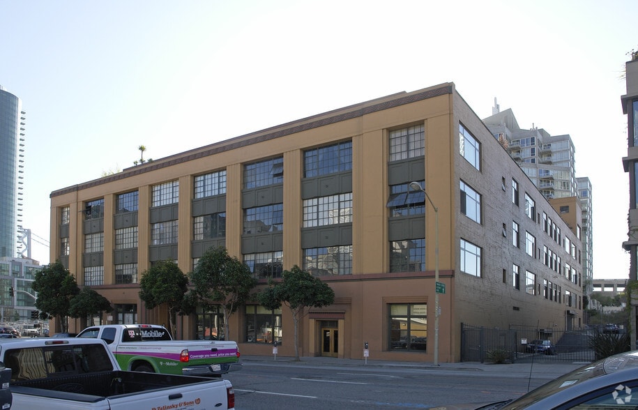 300 Beale St, San Francisco, CA à louer - Photo du bâtiment - Image 2 de 8