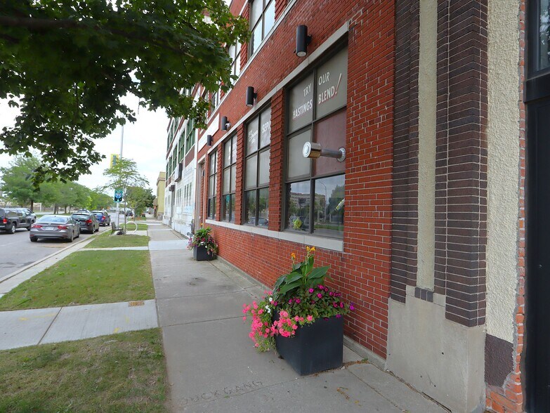 2831 E Grand Blvd, Detroit, MI à vendre - Photo du bâtiment - Image 3 de 41