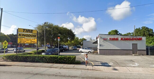 Plus de détails pour 5344 16th St N, Saint Petersburg, FL - Commerce de détail à vendre
