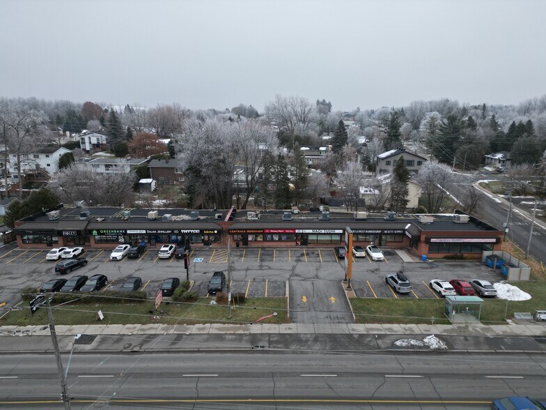 2208 St Joseph Blvd, Ottawa, ON à louer - Photo du bâtiment - Image 2 de 13