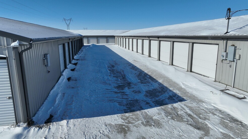 1490 N 900 W, Wolcott, IN à vendre - Photo du bâtiment - Image 2 de 9