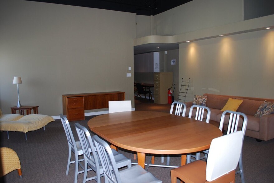 140-144 Riverside Dr, North Vancouver, BC à vendre - Photo du bâtiment - Image 3 de 19