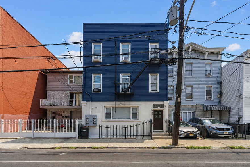 188 New York Ave, Jersey City, NJ for sale - Building Photo - Image 1 of 33