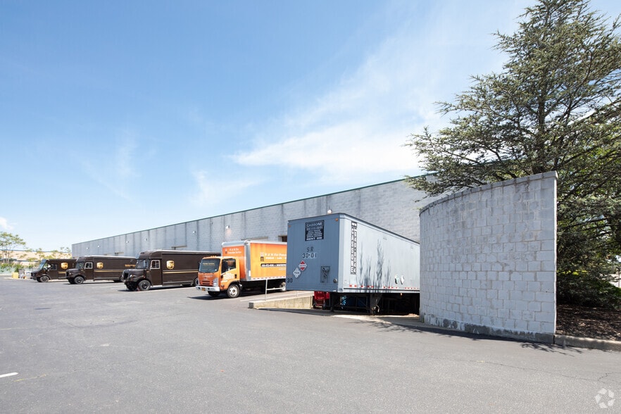 630 Broadway Ave, Holbrook, NY for lease - Building Photo - Image 3 of 6