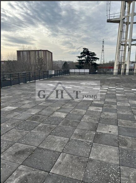 Office in Villeneuve-la-Garenne for lease - Building Photo - Image 3 of 3