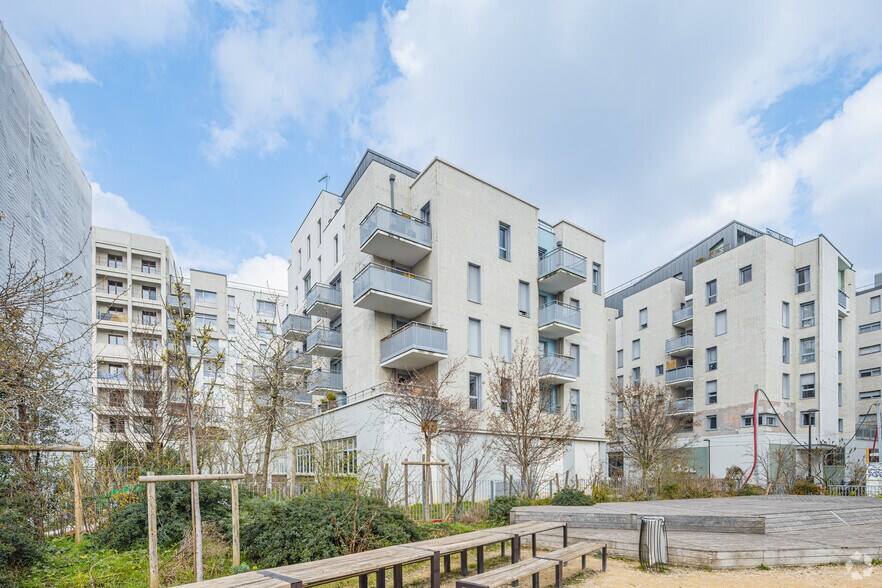 Flex dans RUE MAURICE GUNSBOURG à louer - Photo du bâtiment - Image 2 de 4