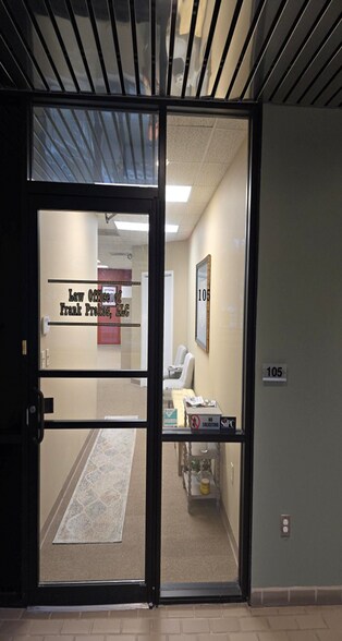 11 Vanderbilt Ave, Norwood, MA à louer - Photo intérieure - Image 2 de 16