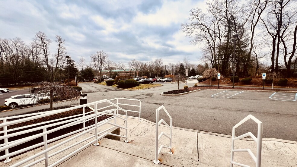 561 Cranbury Rd, East Brunswick, NJ for sale - Building Photo - Image 3 of 40