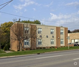 31205 Woodward Ave, Royal Oak, MI à louer Photo du bâtiment- Image 2 de 6