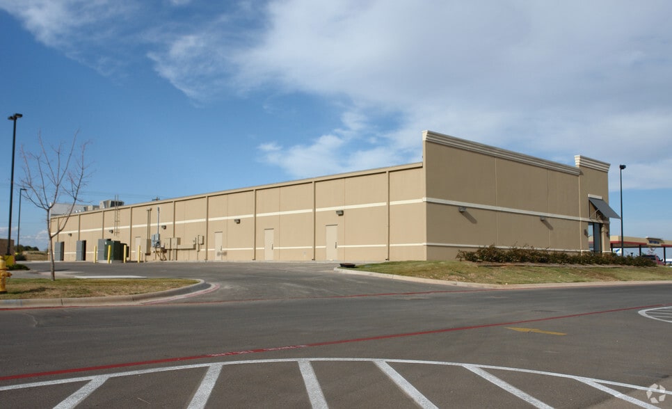 5769 Sherwood Way, San Angelo, TX for lease - Building Photo - Image 3 of 11