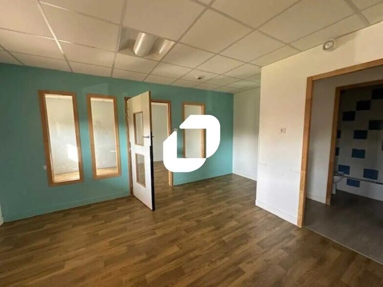 Office in Saint-Germain-en-Laye for lease - Building Photo - Image 2 of 14