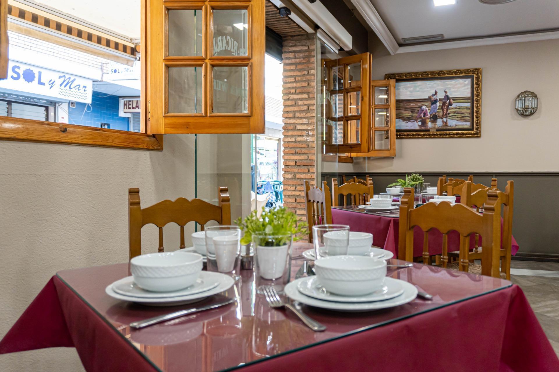 Retail in Sevilla, Sevilla for sale Primary Photo- Image 1 of 38