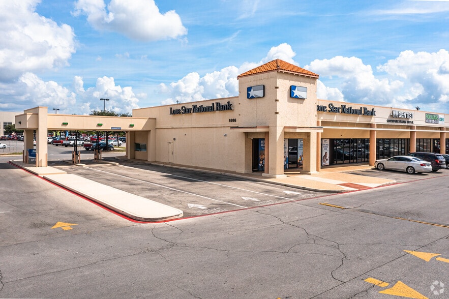 6962-6998 S Zarzamora St, San Antonio, TX à louer - Photo du bâtiment - Image 2 de 11