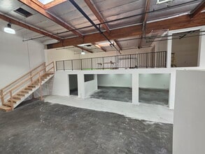831 Sweeney Ave, Redwood City, CA à louer Photo intérieure- Image 1 de 1