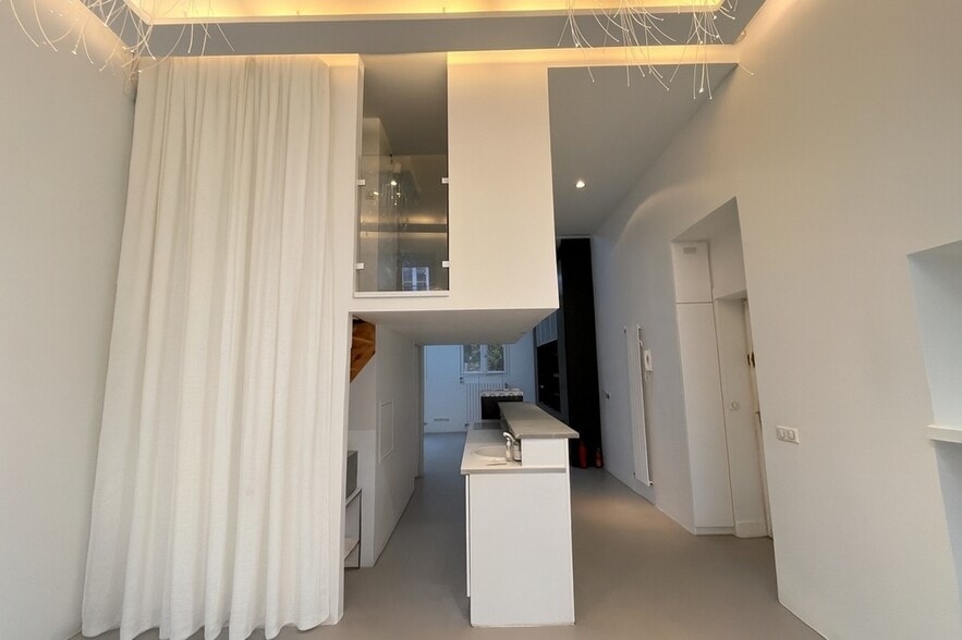 Office in Paris for lease - Interior Photo - Image 3 of 3