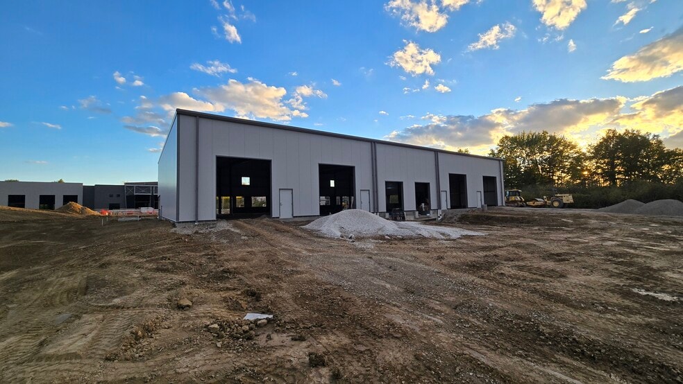 31364 Industrial Pkwy, North Olmsted, OH for lease - Building Photo - Image 3 of 4