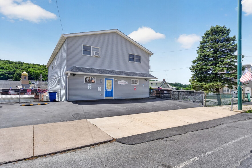 162 W Ridge St, Lansford, PA à louer - Photo principale - Image 1 de 1